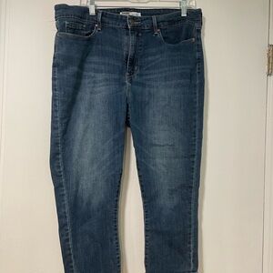 Levi’s women’s cropped Blue Jeans